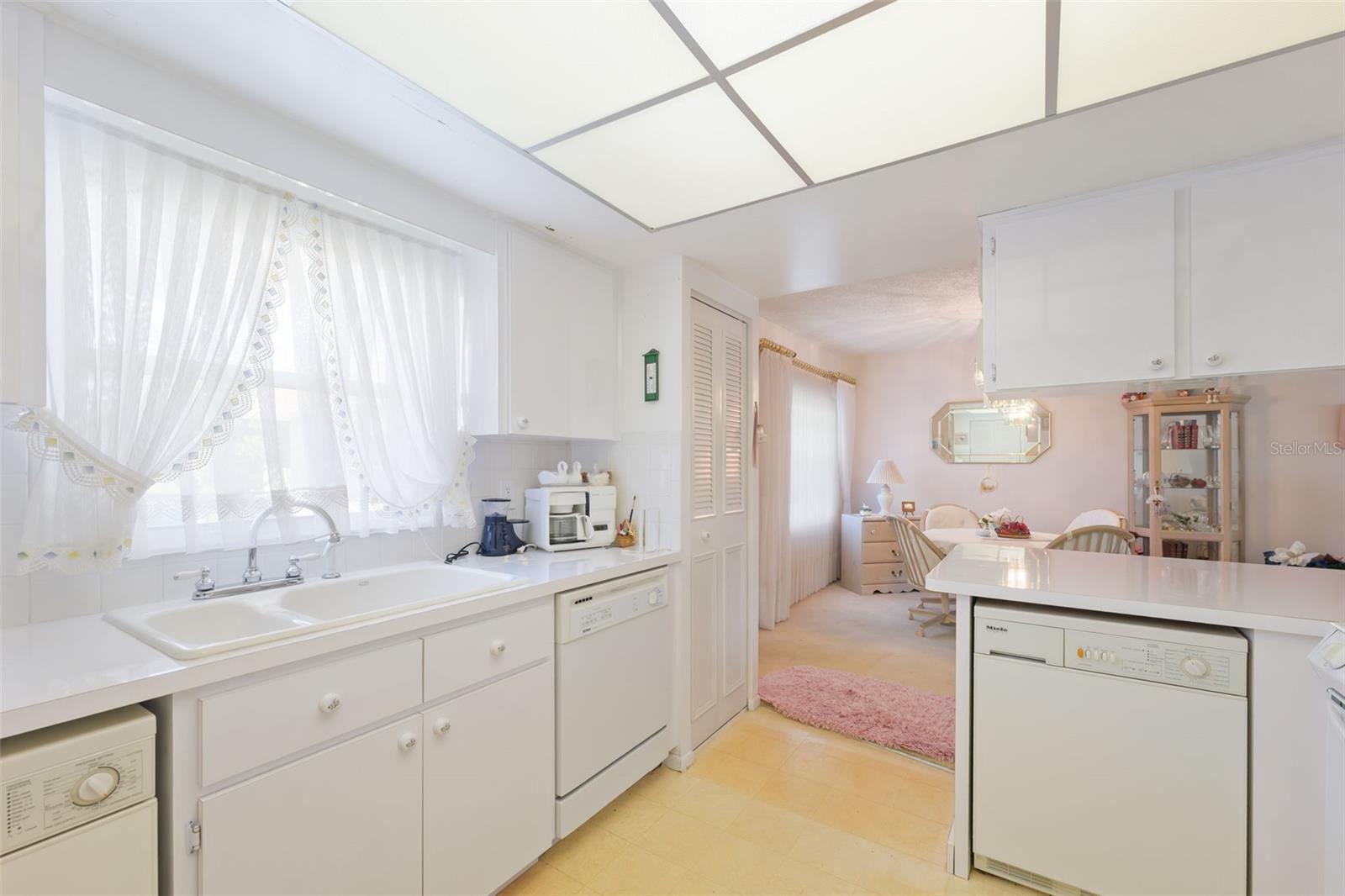 GREEN DOLPHIN PARK CONDO - Residential