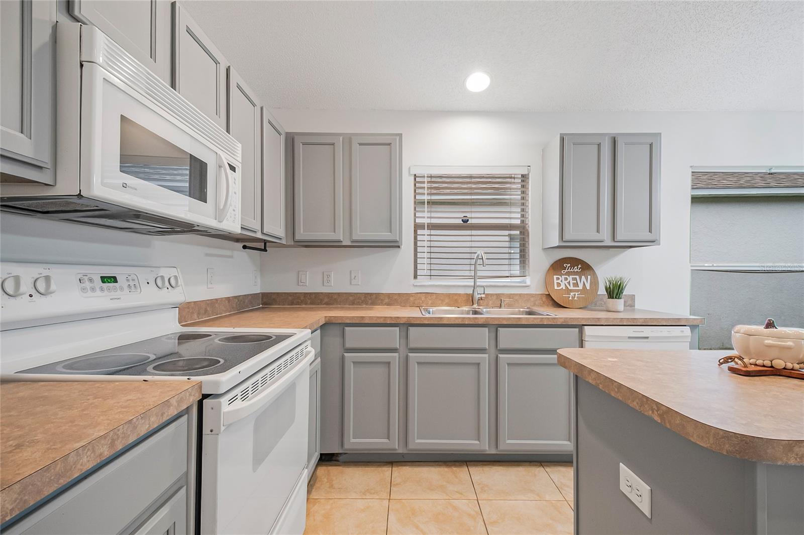 RYBOLT RESERVE-PH 02 - Residential