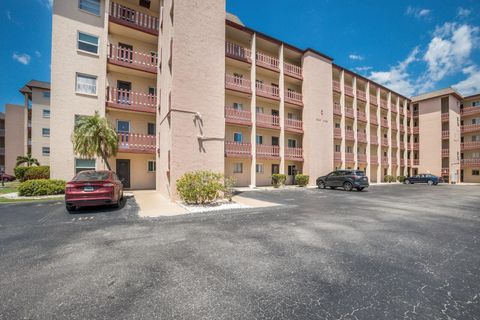 Photo of 4015 Lake Bayshore Drive #108, Bradenton, FL 34205 (MLS # A4651331)
