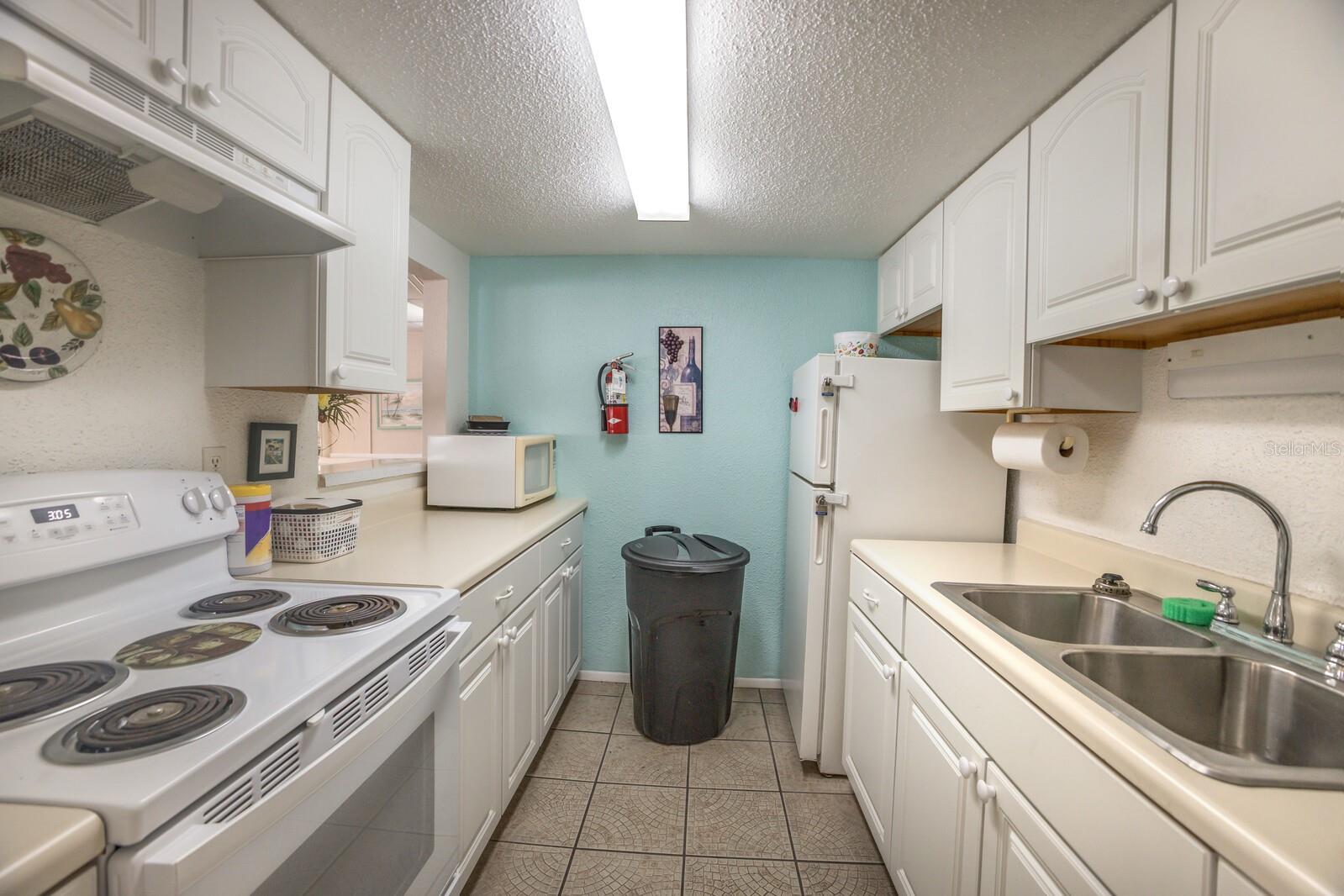 BAYSHORE ON THE LAKE APTS SEC 2 - Residential