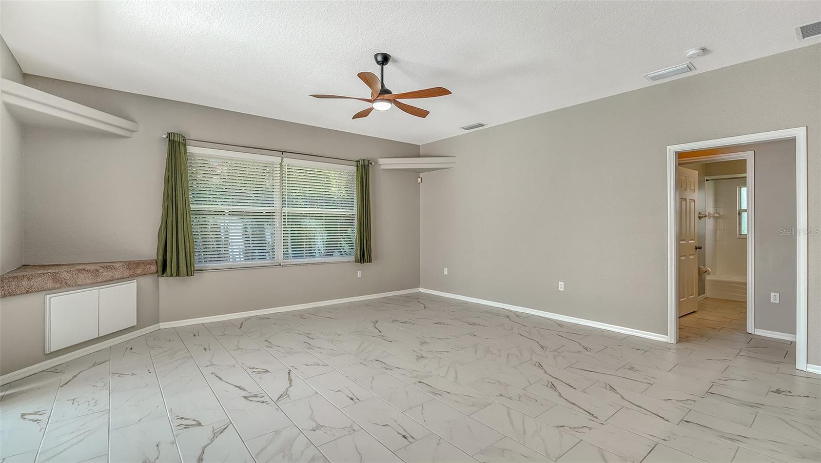 GREEN TREE - Residential Lease