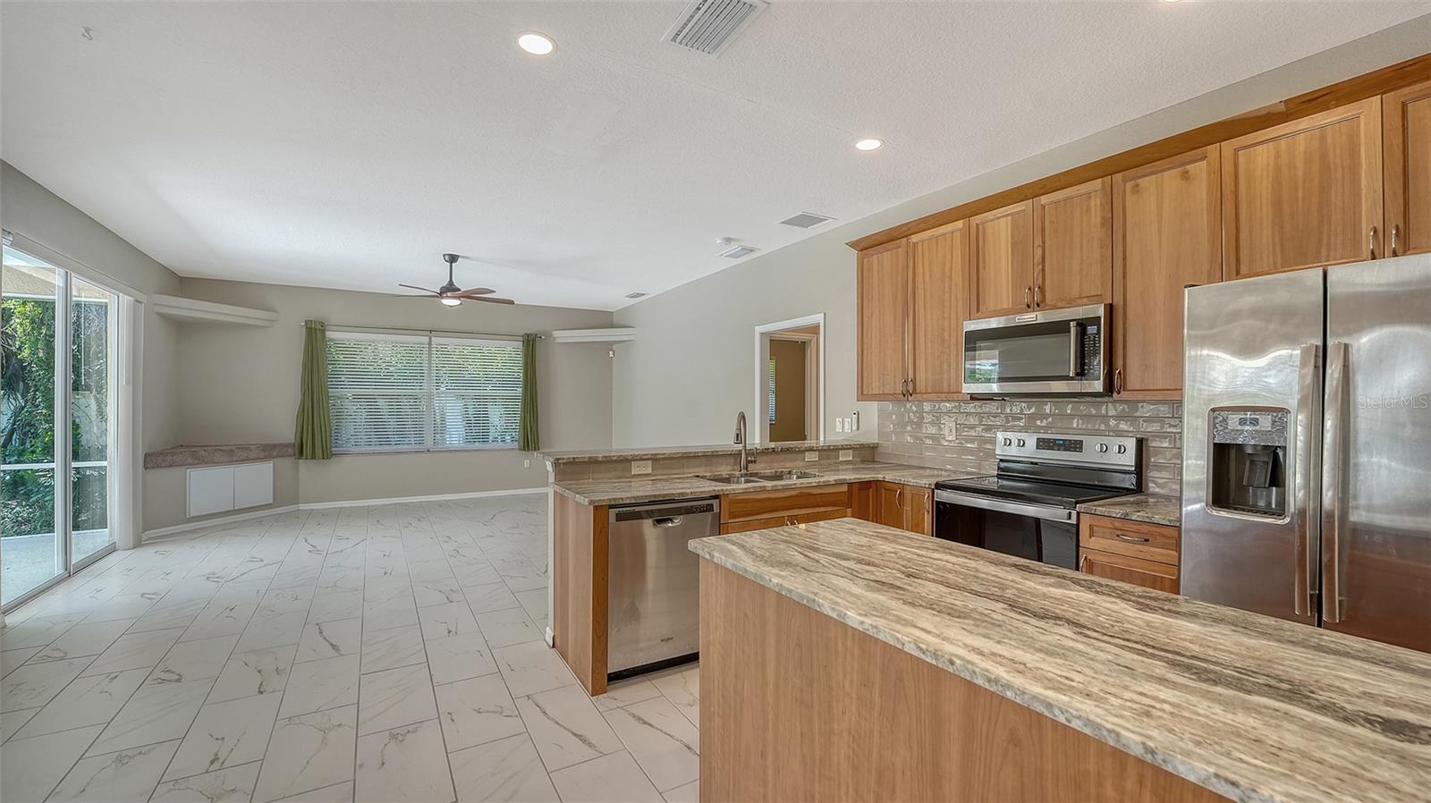 GREEN TREE - Residential Lease