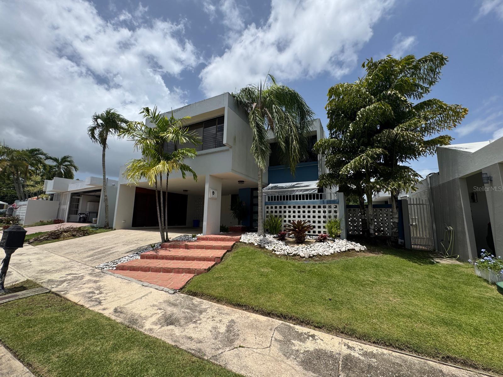 Experience comfort and security in this exceptional home located in the exclusive Hill Mansions community of San Juan. This spacious rental offers 4 bedrooms, 2.5 bathrooms, a private swimming pool with an outdoor terrace ideal for relaxing or entertaining, a covered carport, and a water cistern. Residents enjoy access to a community park with sports courts and benefit from 24/7 security in an exclusive gated neighborhood. Rent includes HOA fees, pool maintenance, and garden maintenance. An excellent opportunity to live in one of San Juan’s most desirable and secure communities.