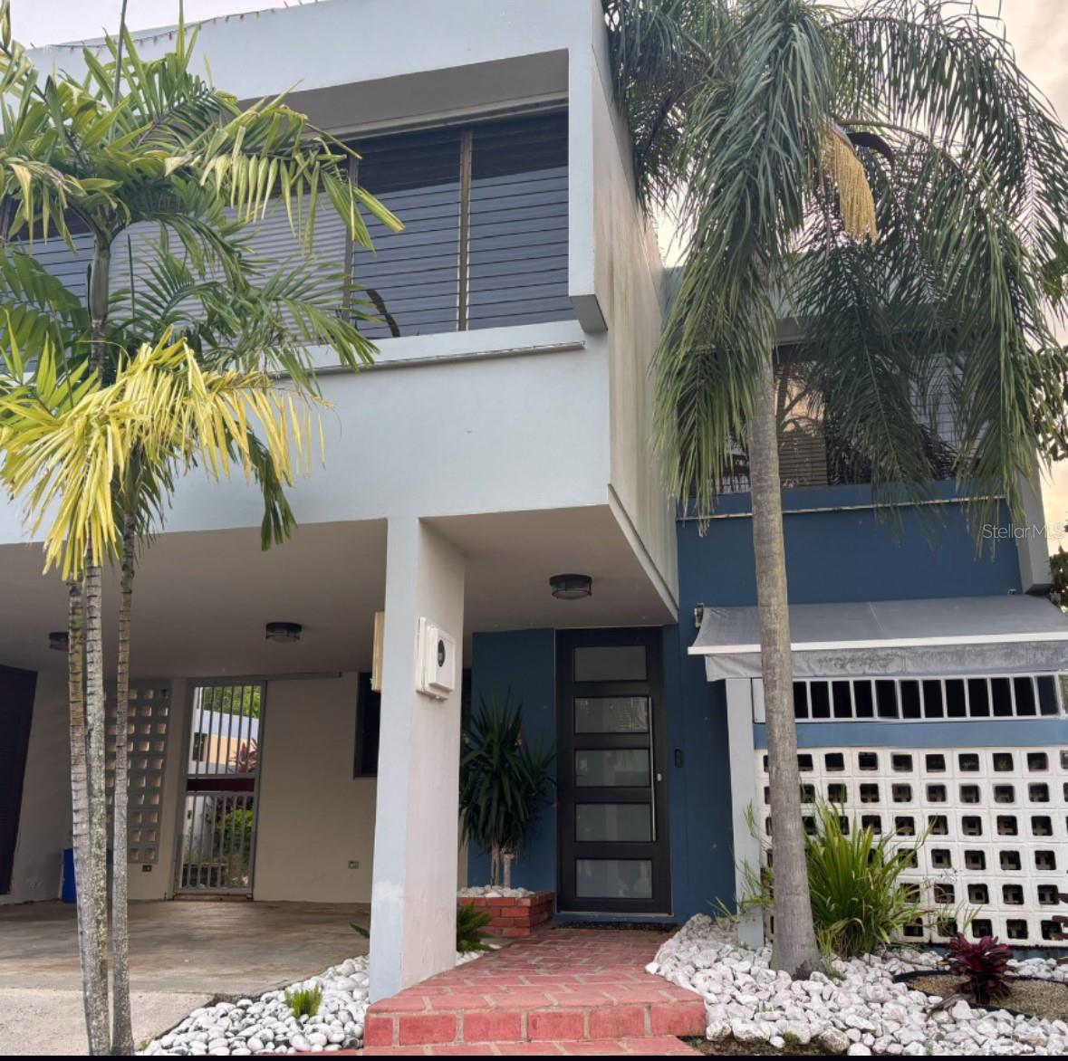 Experience comfort and security in this exceptional home located in the exclusive Hill Mansions community of San Juan. This spacious rental offers 4 bedrooms, 2.5 bathrooms, a private swimming pool with an outdoor terrace ideal for relaxing or entertaining, a covered carport, and a water cistern. Residents enjoy access to a community park with sports courts and benefit from 24/7 security in an exclusive gated neighborhood. Rent includes HOA fees, pool maintenance, and garden maintenance. An excellent opportunity to live in one of San Juan’s most desirable and secure communities.