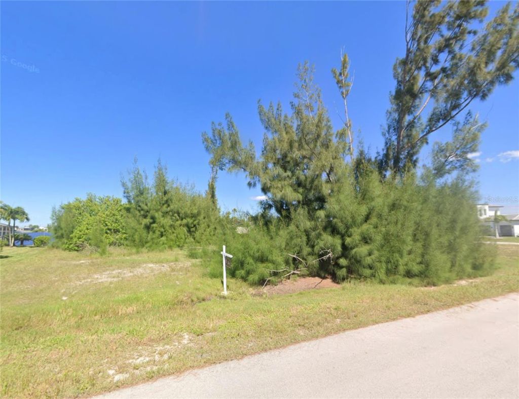 Photo of 4323 NW 28th St, Cape Coral, FL 33993 (MLS # O6391624)