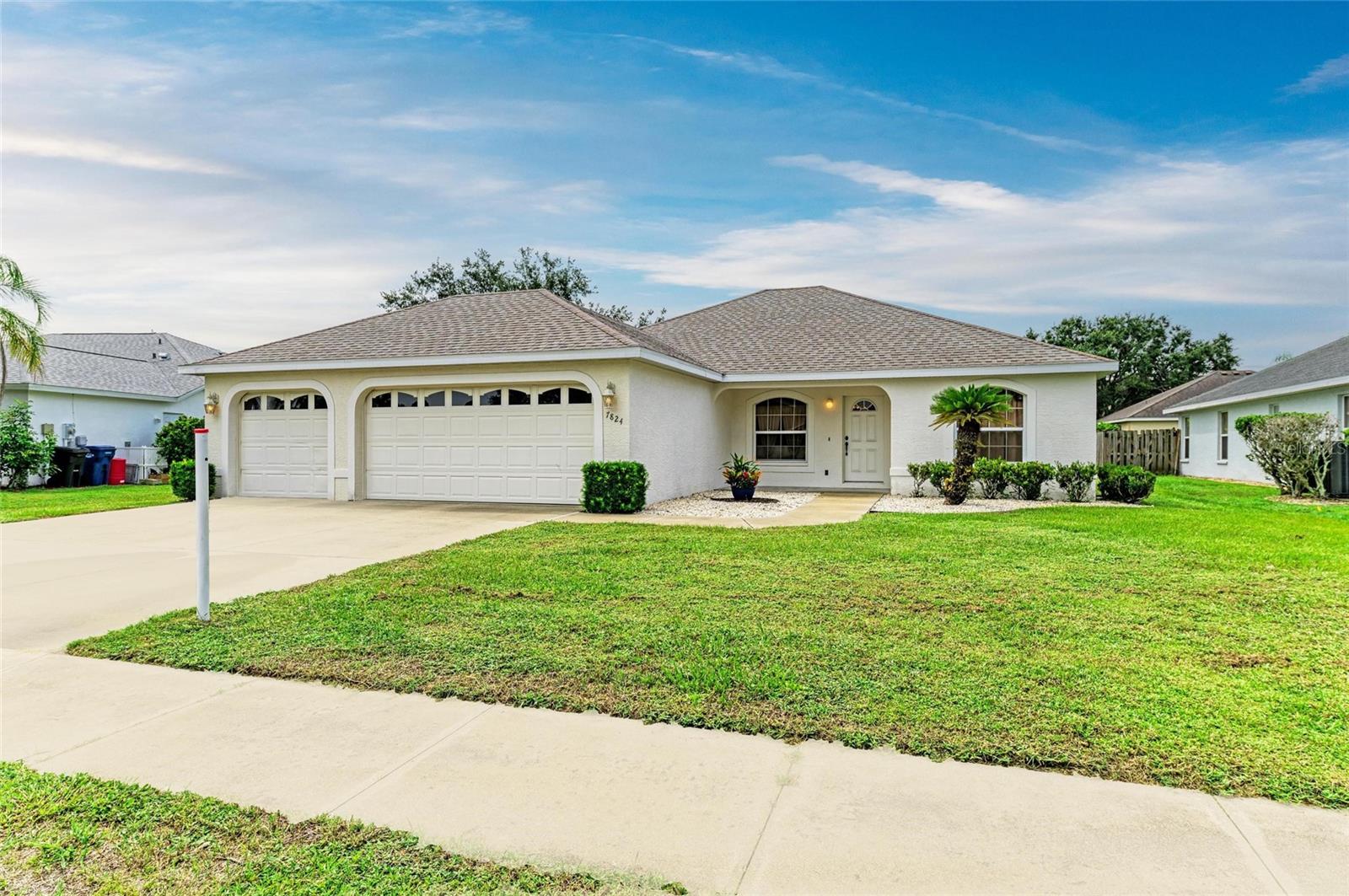 One or more photo(s) has been virtually staged. BACK ON THE MARKET-BUYER COULD NOT SECURE FINANCING! Whether you are looking to move right in or use it as a blank canvas to create your perfect piece of paradise, look no further! Location, location, location!! Being less than 3 miles to I75, makes commutes north or south very convenient. A split floor plan offers privacy for the primary suite on one side of the house and the other two bedrooms and shared bathroom on the opposite side. The eat-in kitchen offers a breakfast bar and room for a table & chairs, so you have plenty of room for entertaining guests or for hosting holiday events. Take the party outside to your large screened-in lanai overlooking the spacious backyard. A three-car garage offers up plenty of space for your vehicles as well as your outdoor toys. This house has been cared for and meticulously kept by it's one and only owner. New shingle roof was added in 2021 and the AC was added in 2018. Shopping and dining located within a very short distance. Creekwood Park is less than a mile up the road with two areas for dogs, playground, a pavilion for large parties and a walking trail that surrounds the park. Creekwood community has a food truck rally the first Thursday of every month, which is a great way to meet many of your neighbors. Make your home in this awesome community!