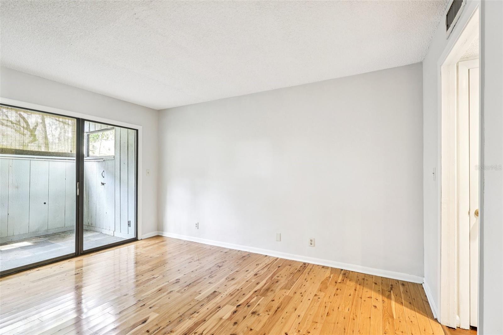 CROWN OAKS - Residential