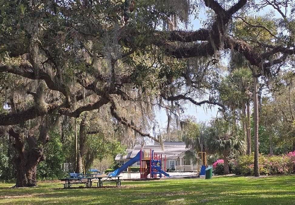 CROWN OAKS - Residential