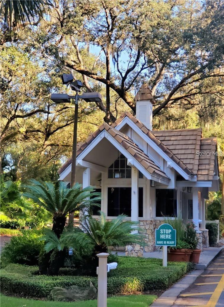 CROWN OAKS - Residential