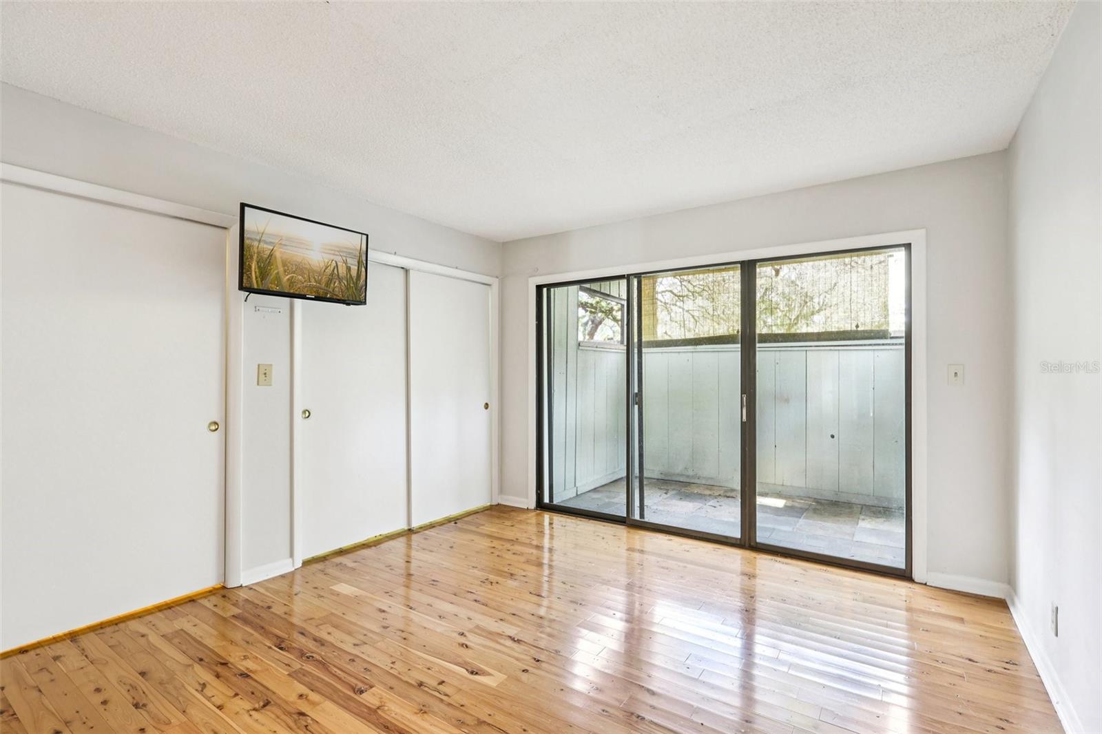 CROWN OAKS - Residential