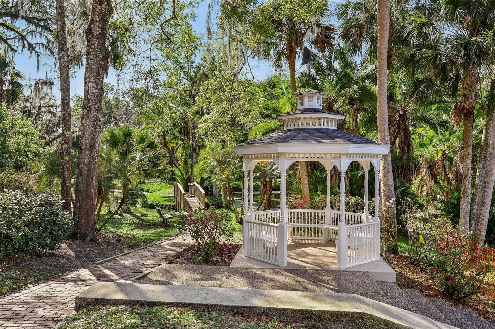 CROWN OAKS - Residential