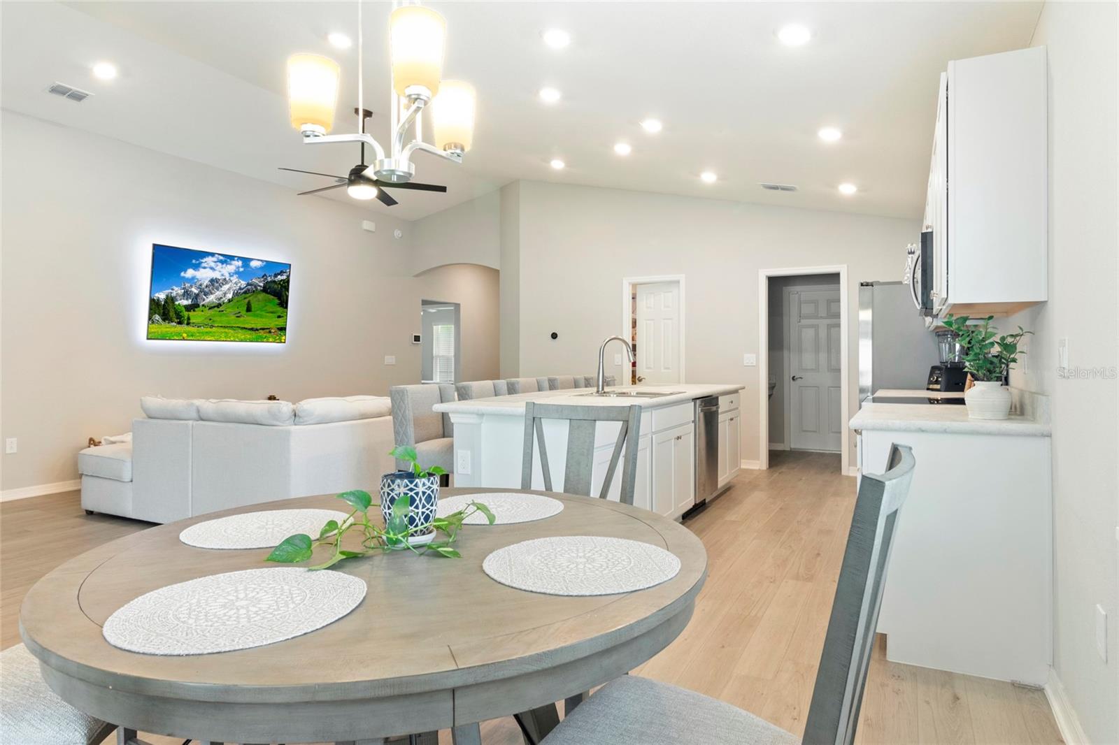 ENCLAVE AT LAKE MYRTLE - Residential Lease