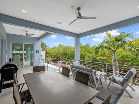 A home in LONGBOAT KEY