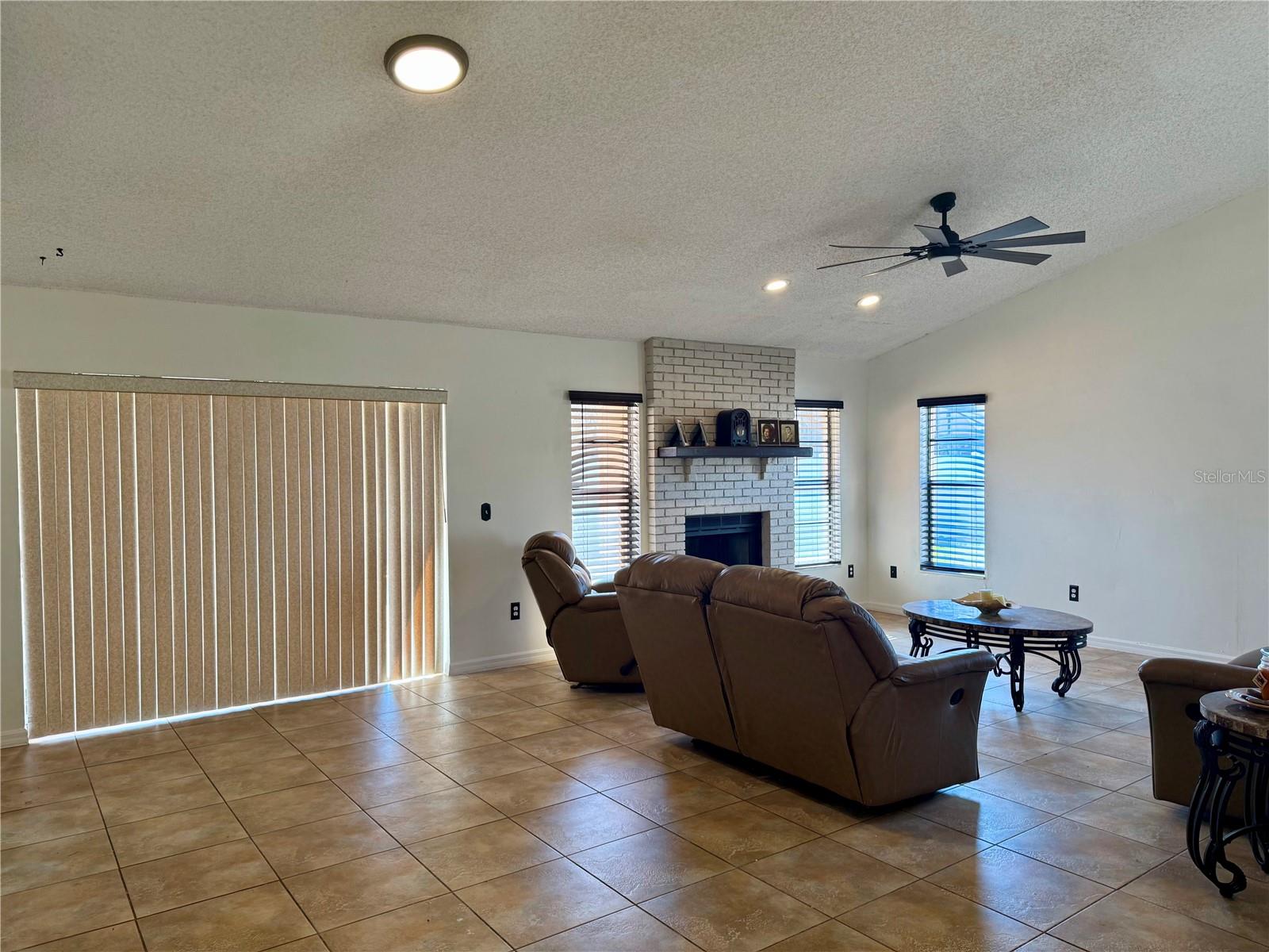 WHISPER LAKES - Residential