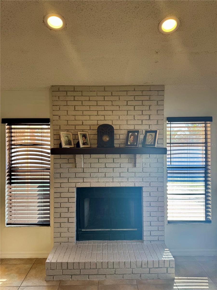 WHISPER LAKES - Residential