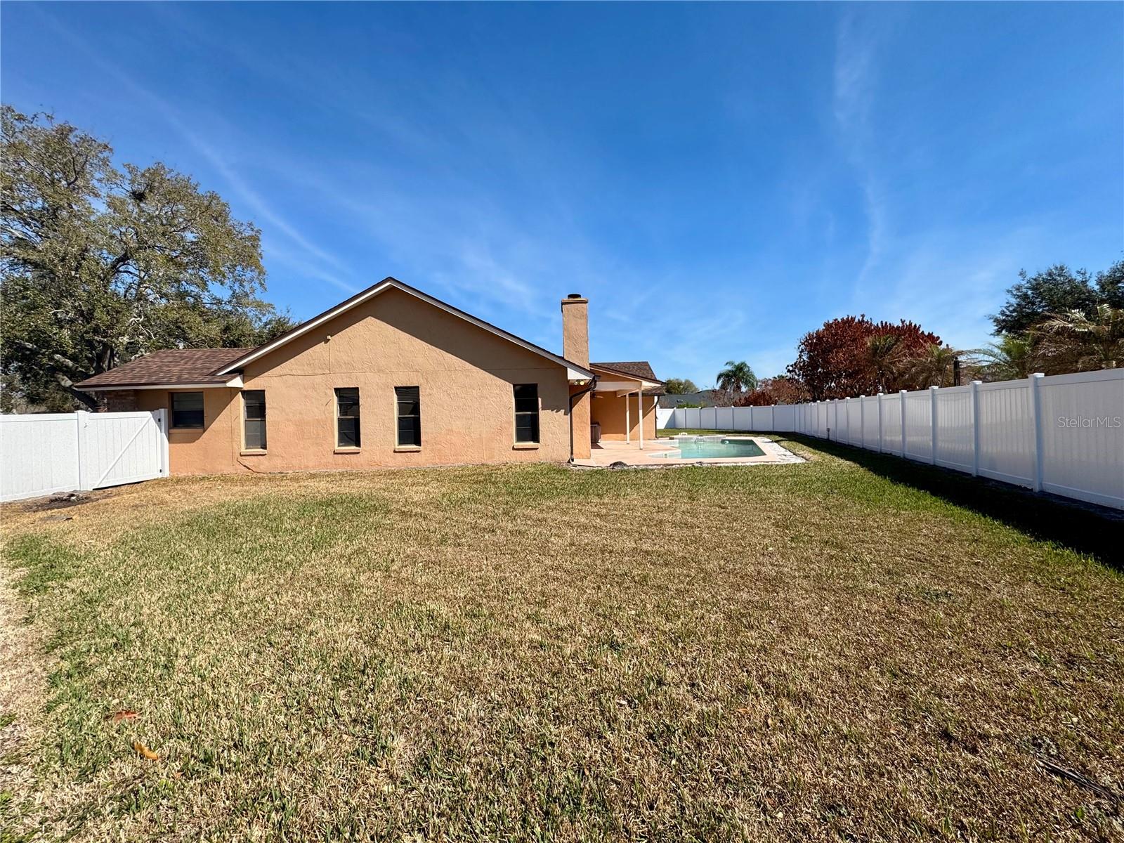 WHISPER LAKES - Residential