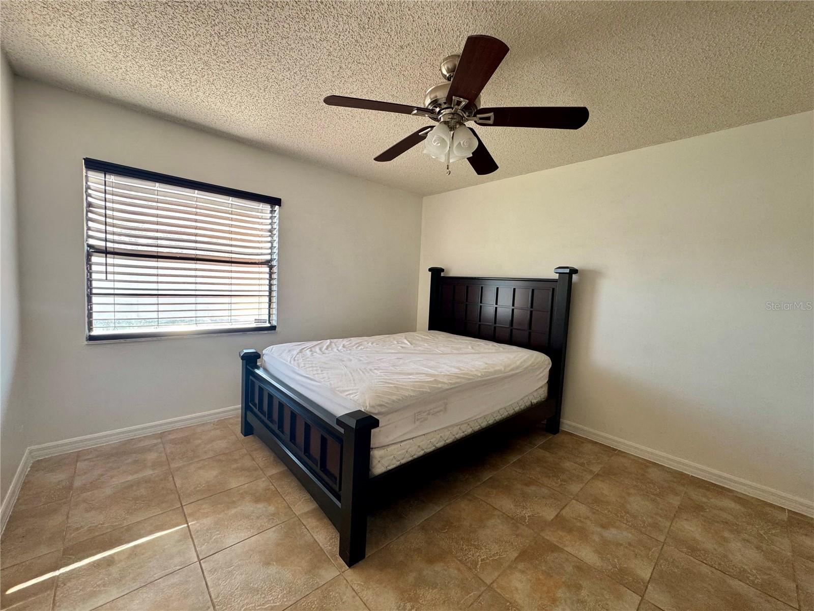 WHISPER LAKES - Residential