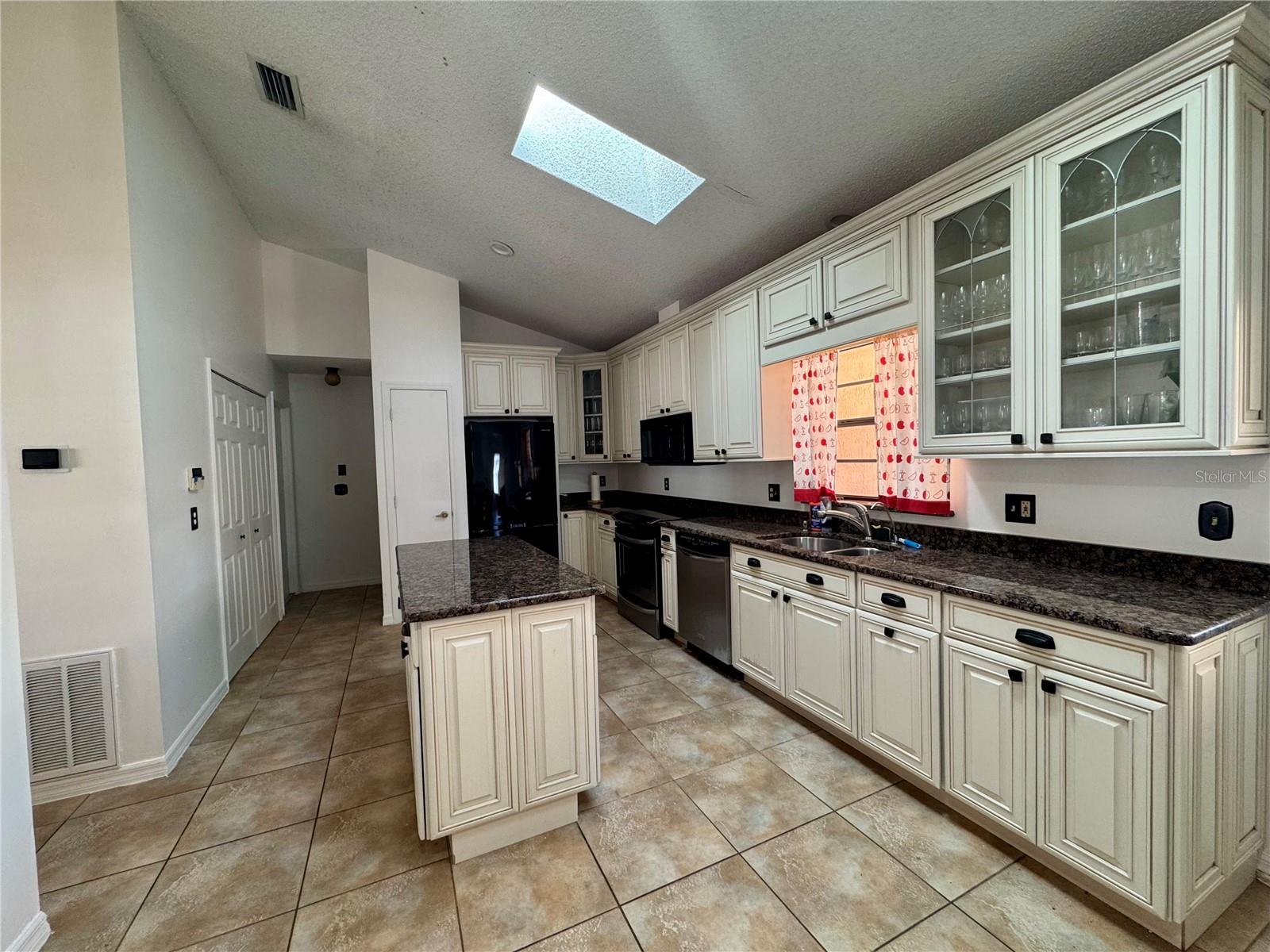 WHISPER LAKES - Residential