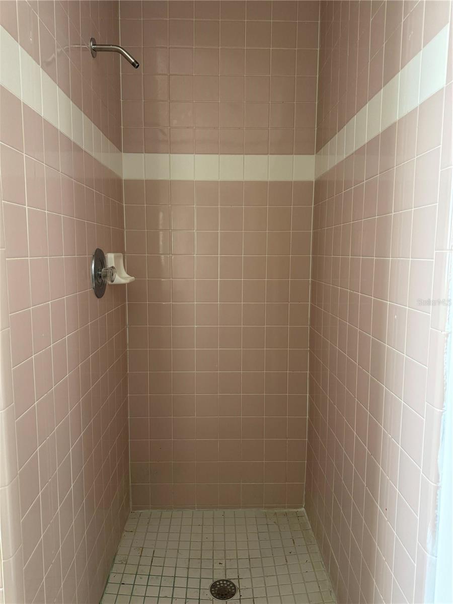 WHISPER LAKES - Residential