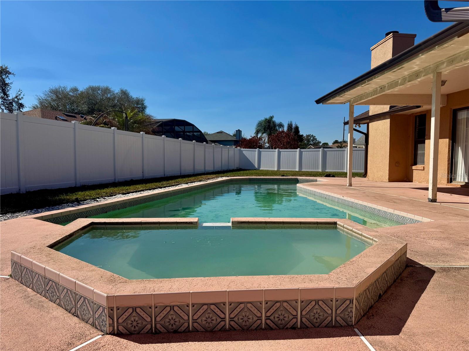 WHISPER LAKES - Residential