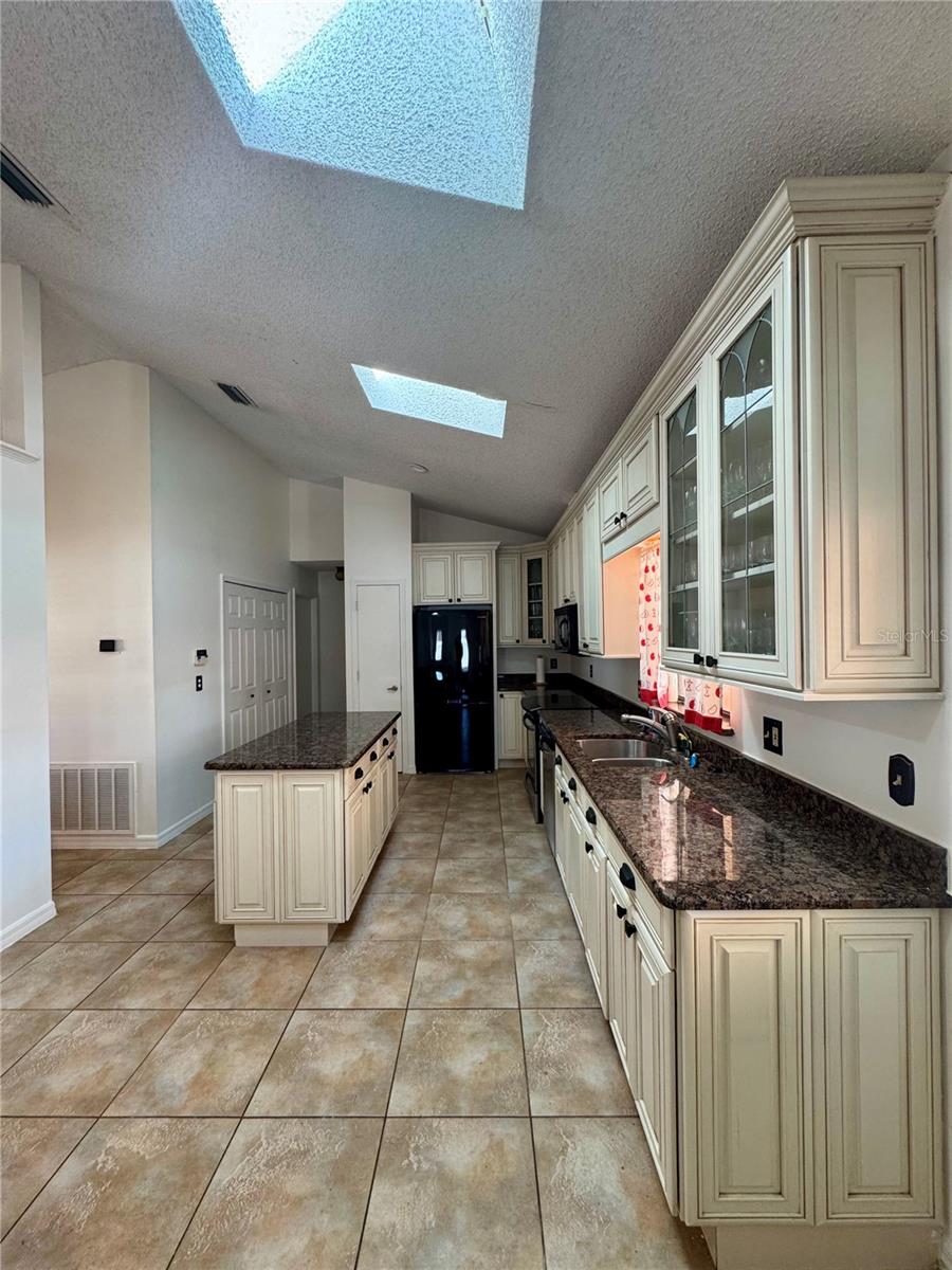 WHISPER LAKES - Residential