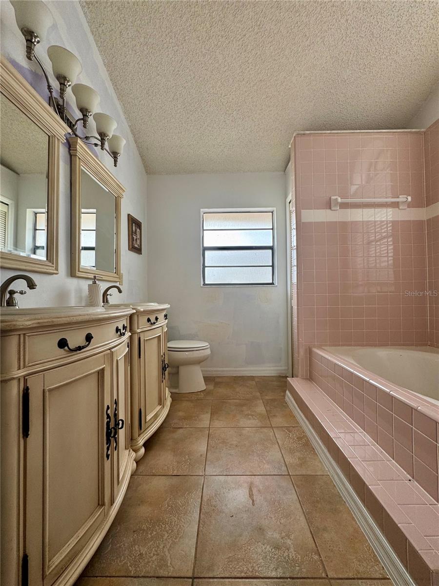 WHISPER LAKES - Residential