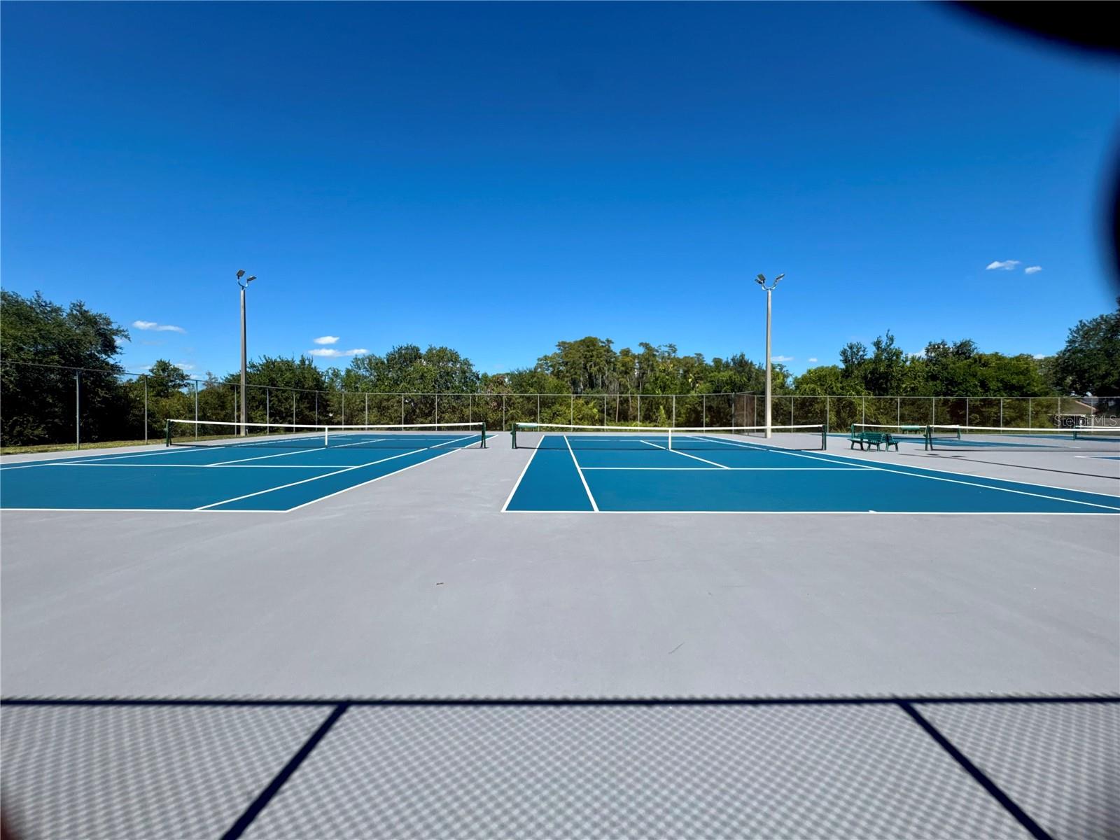 WHISPER LAKES - Residential