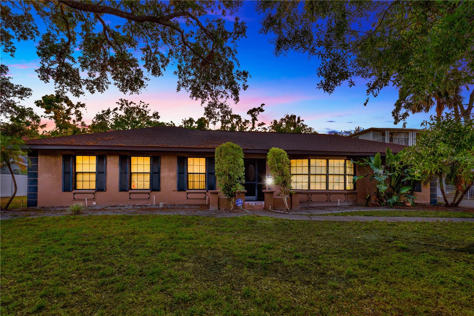 Spacious 4BR, 2BA home in South Tampa with open layout, modern kitchen, and large bedrooms—perfect for families or groups. features an open-concept layout, a fully equipped modern kitchen, and large, comfortable bedrooms. Close to top schools, parks, shops, and Bayshore Blvd, one of the longest sidewalks in the U.S. Enjoy easy access to Tampa Bay, downtown, and Gasparilla events.