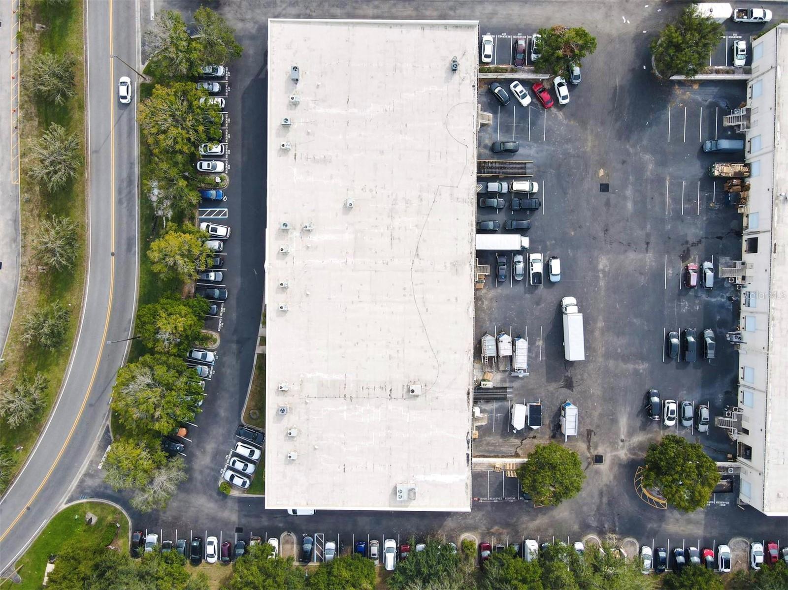 INVESTGROUP SERVICE CENTER CONDO - Commercial Sale