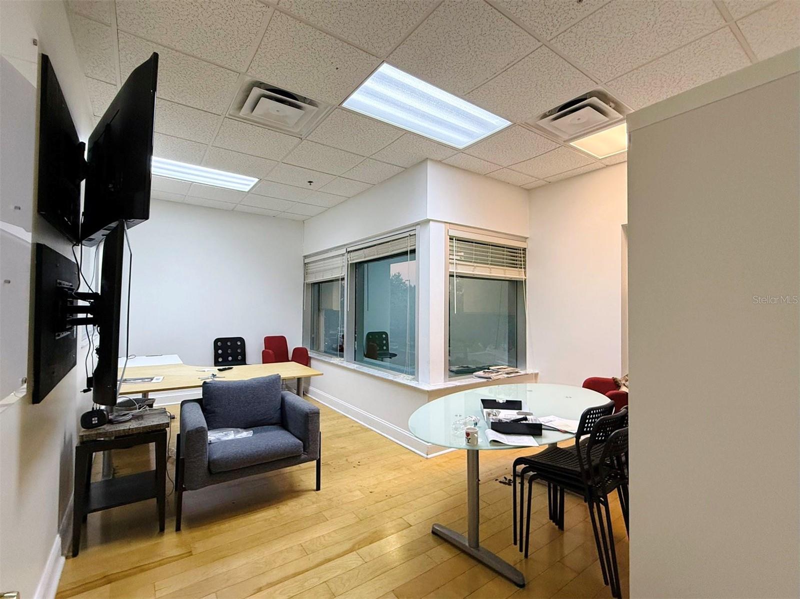 INVESTGROUP SERVICE CENTER CONDO - Commercial Sale
