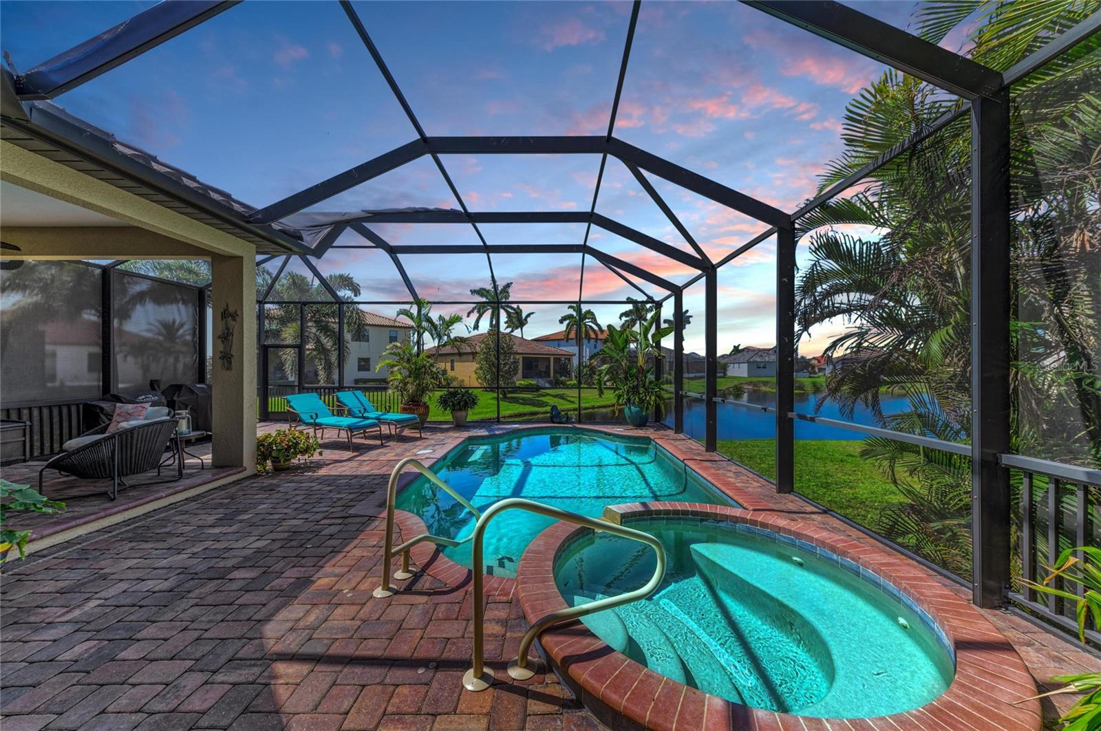 LEGENDS BAY - Residential