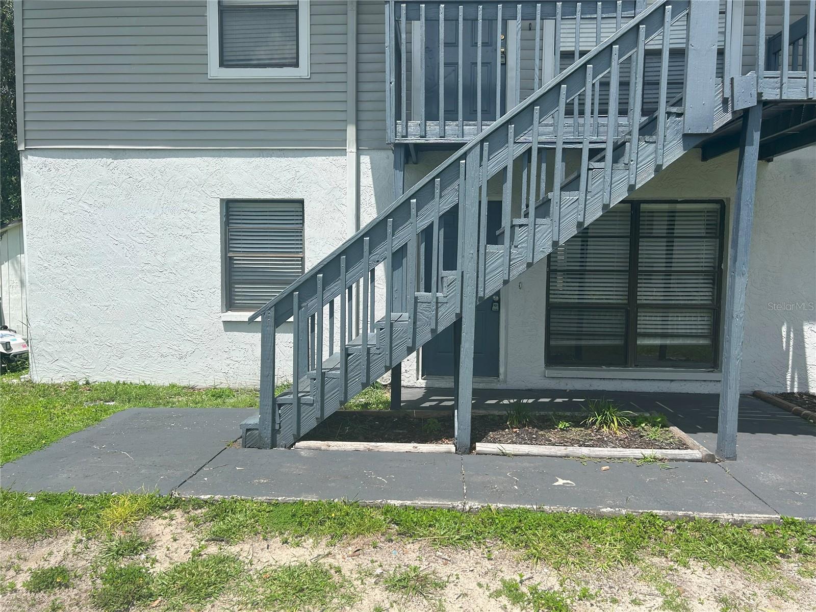 Come take a look at this 2 bedroom 1 bath, ground floor, corner unit apartment located in Pinellas Park. Unit has newer laminate flooring and a washer and dryer hookup. Central Heat and Air. Close proximity to shopping, restaurants, and the Gulf Beaches. Don't delay make your appointment today!!