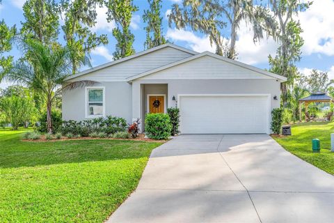 Photo of 944 Belle Oak Drive, Leesburg, FL 34748 (MLS # G5103563) Photo of 944 Belle Oak Drive, Leesburg, FL 34748 (MLS # G5103563)