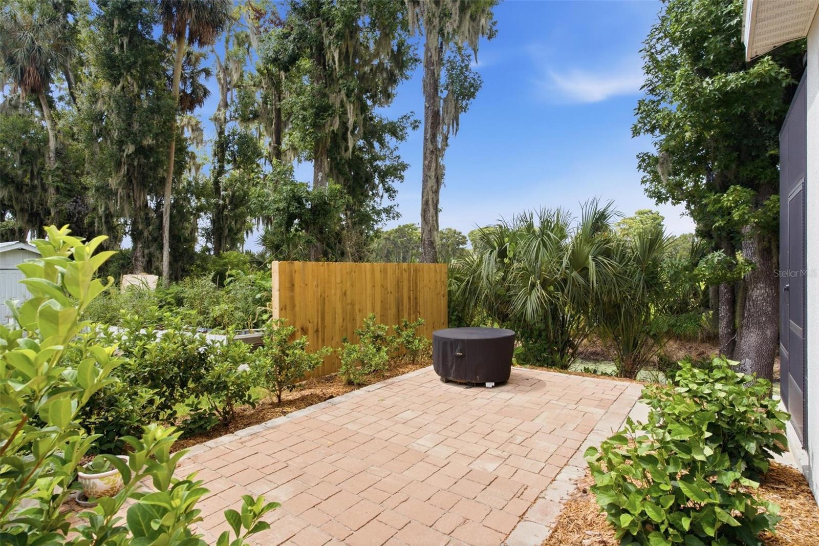 944 BELLE OAK DRIVE