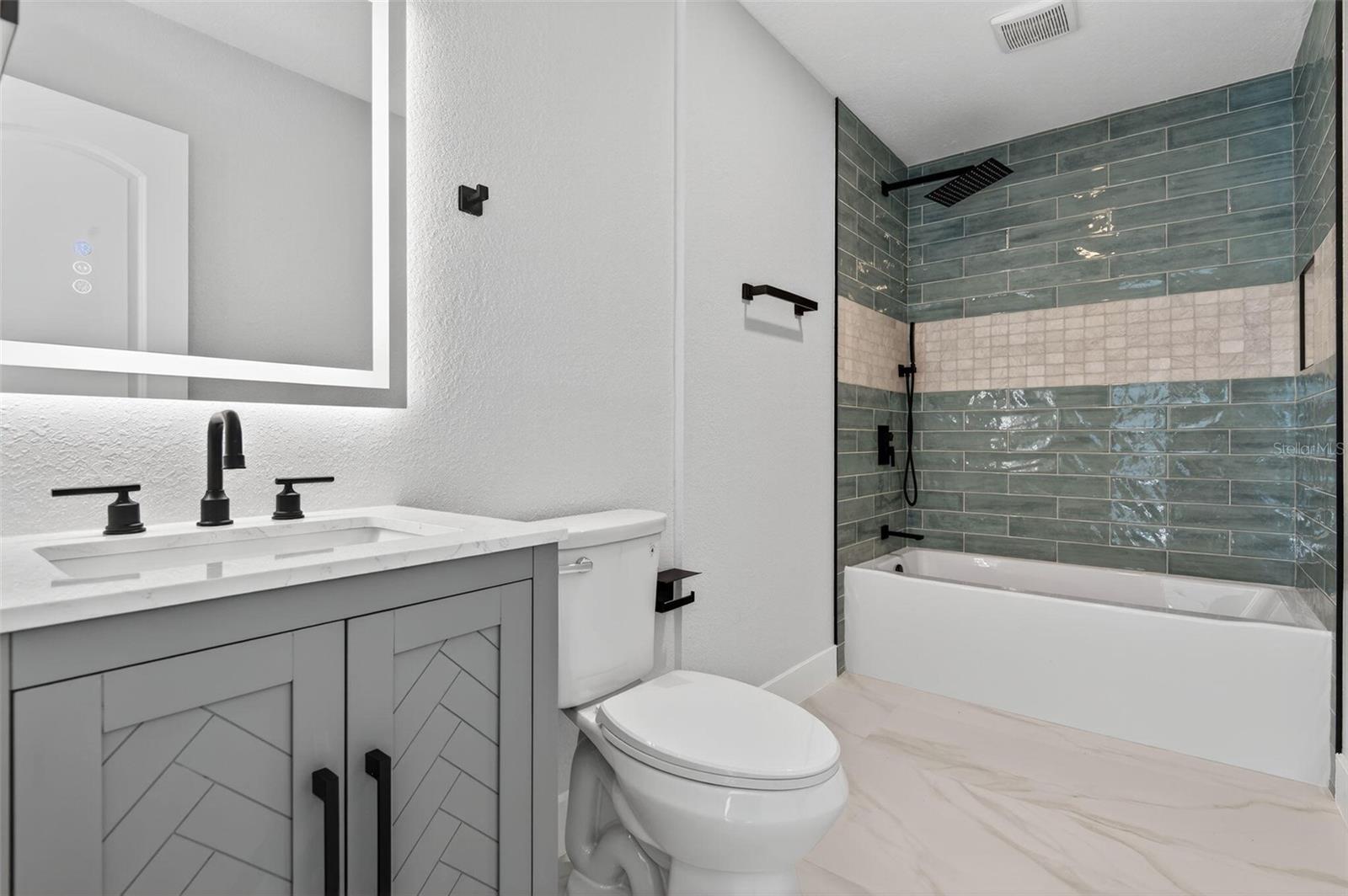 BAY CREST PARK UNIT 01 - Residential