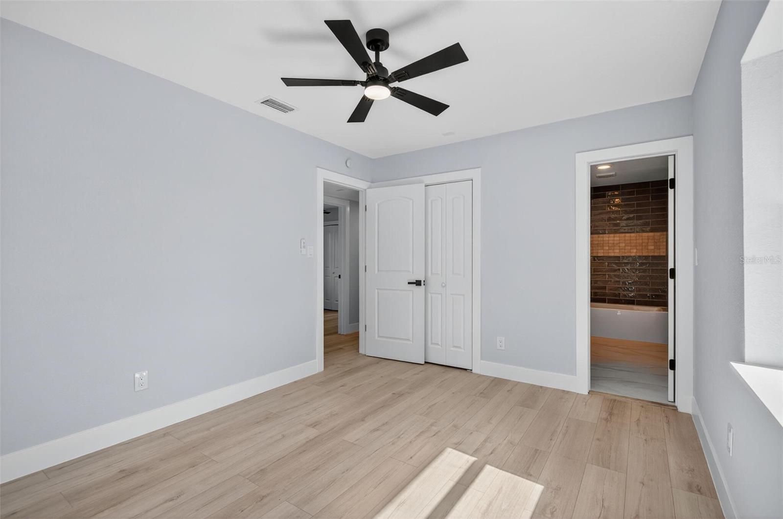 BAY CREST PARK UNIT 01 - Residential