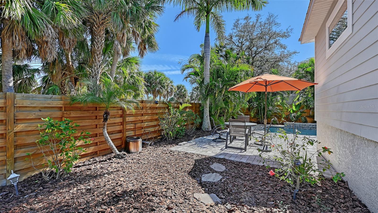 SARASOTA BEACH - Residential