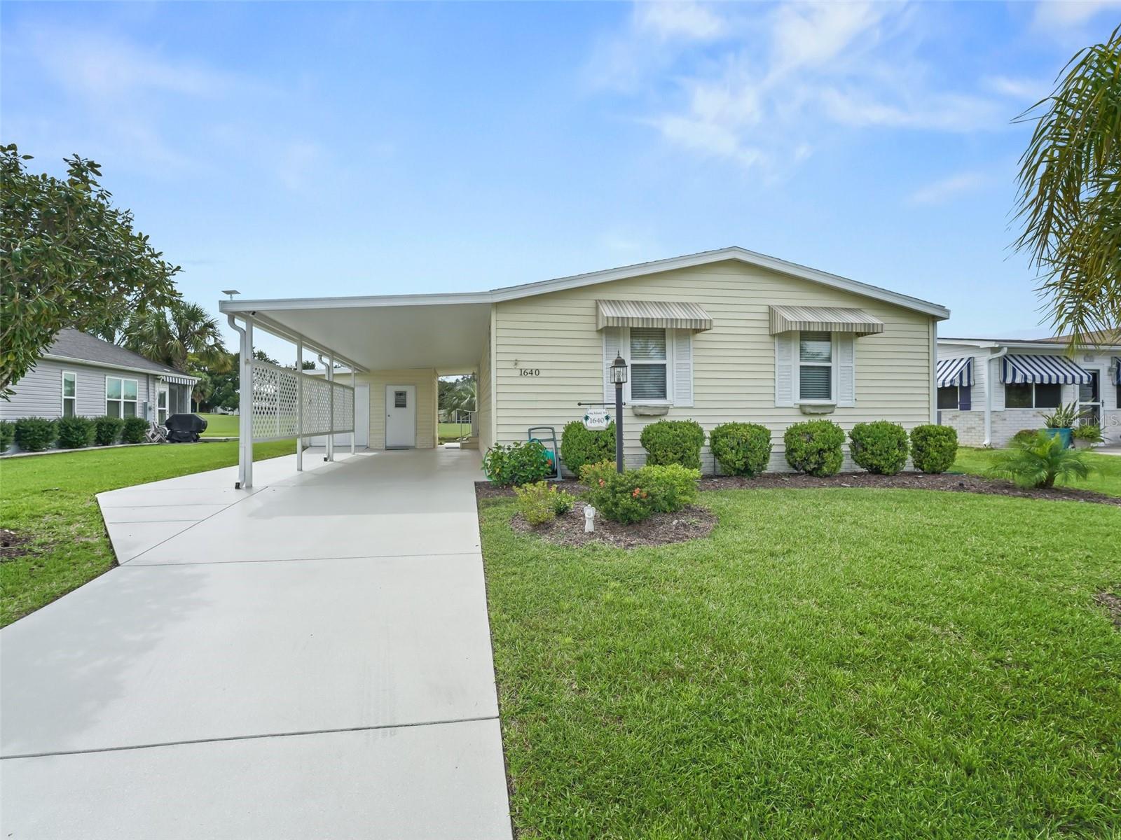 RENT BEFORE YOU BUY!!! This 2-bedroom, 2-bathroom manufactured home is in the Village of Country Club Hills. The kitchen has natural light and is fully equipped. The dining area seats four. The open living room includes ample seating and a Smart TV with cable. The enclosed lanai, accessed from the living room, has seating for four. The master bedroom has a king-size bed, cable TV, and direct access to a bathroom with a vanity and a separate toilet room with a glass walk-in shower. The guest bedroom includes a full-size bed and a twin bed. The guest bathroom has a tub/shower with a glass enclosure. The home has no carpet. Laundry is located in the golf cart garage, attached to the carport. A 2-seat electric golf cart is included. The home is near Spanish Springs Town Square, Hilltop Adult Pool, Paradise Family Pool & Rec Center, and the El Diablo and El Santiago Executive Golf Courses.
July-October Rates $2100(monthly) plus taxes and fees - November-December $2550(monthly) plus taxes and fees monthly... PLEASE CALL FOR PEAK SEASON(JAN-MAR) & WEEKLY RATES