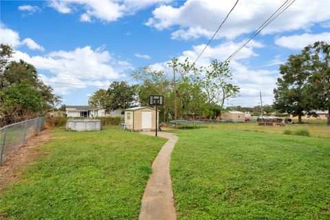 A home in LAKE WALES