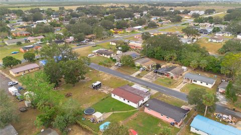 A home in LAKE WALES