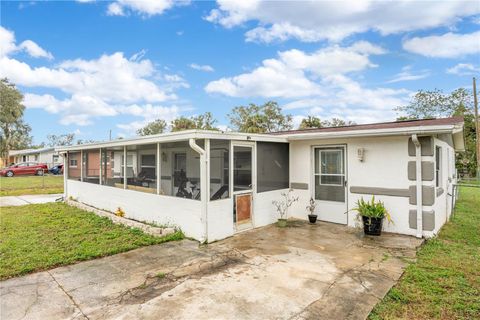 A home in LAKE WALES