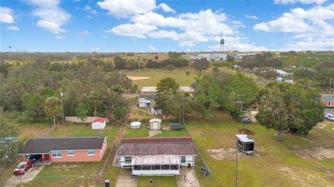 A home in LAKE WALES