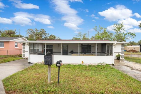 A home in LAKE WALES