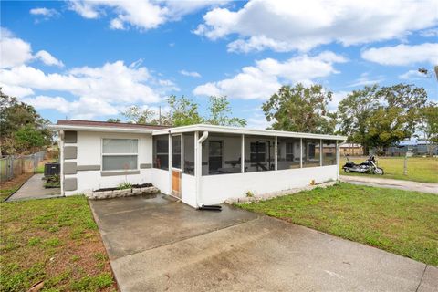 A home in LAKE WALES