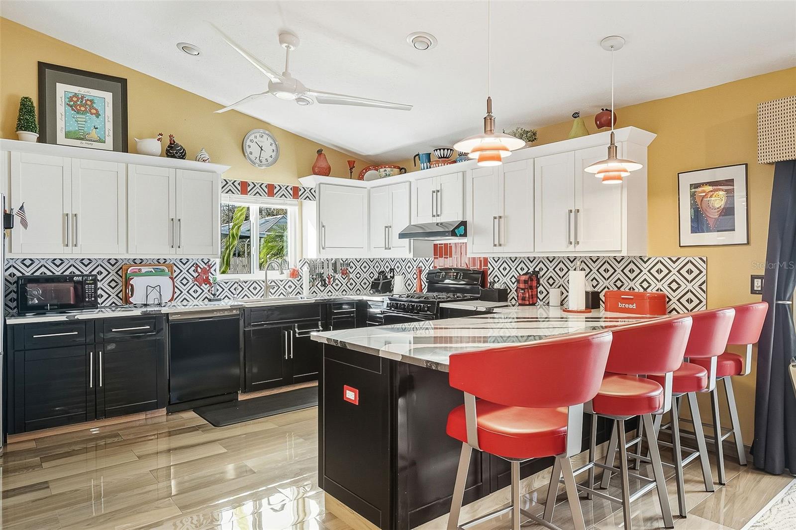 MAPLE LAKES - Residential