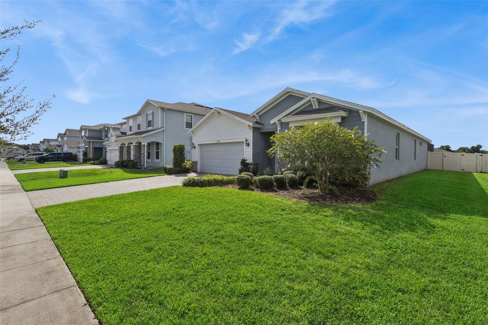 2749 HILLTOP LOOP