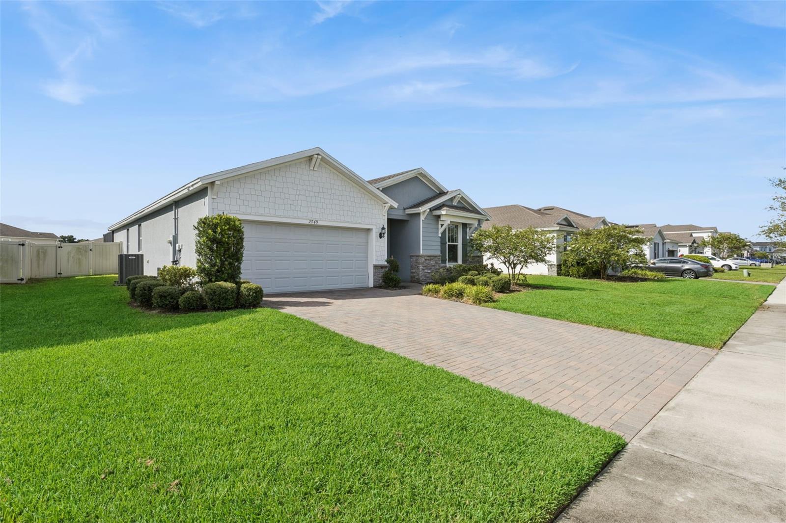 2749 HILLTOP LOOP