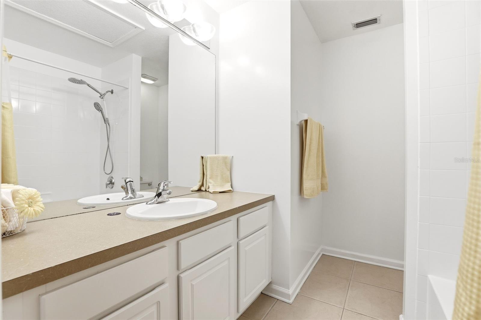 REGENCY OAKS UNIT ONE - Residential