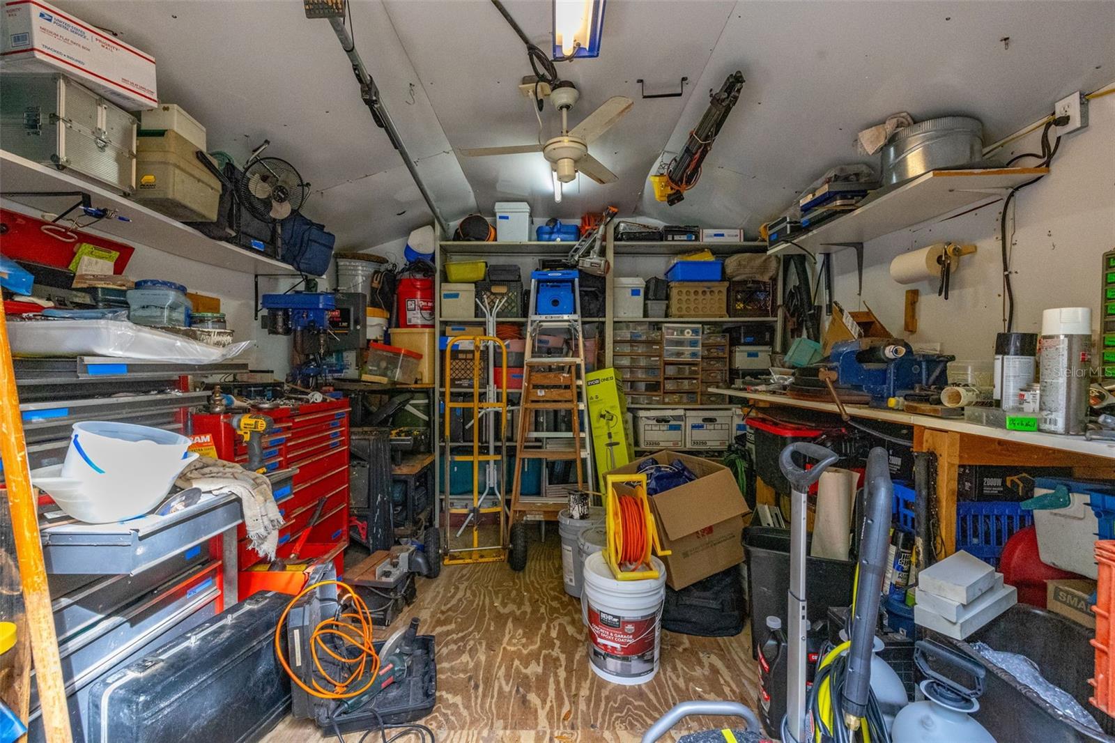 BREEZY POINT PARK - Residential