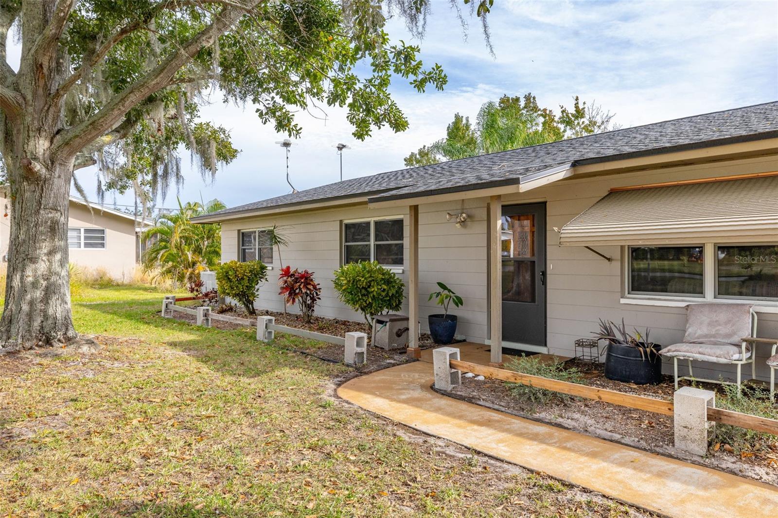 BREEZY POINT PARK - Residential